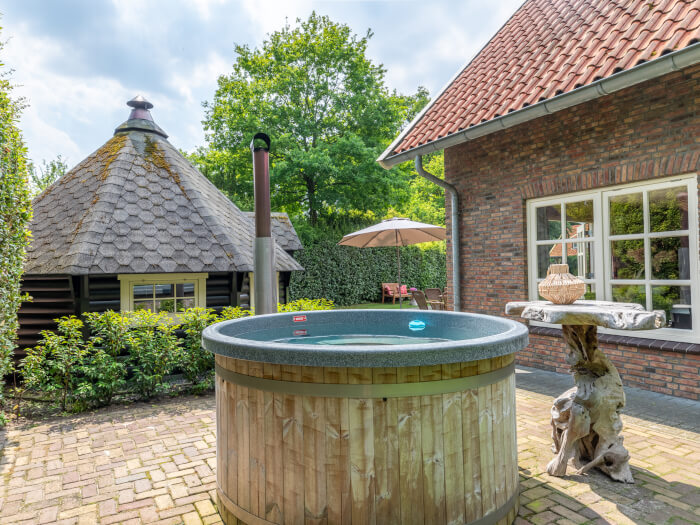 Vakantiewoning in Losser (Overijssel) voor 16 personen met 8 slaapkamers.