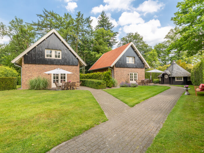 Vakantiewoning in Losser (Overijssel) voor 16 personen met 8 slaapkamers.