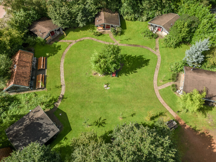 Vakantiewoning in Boijl (Friesland) voor 40 personen met 15 slaapkamers.