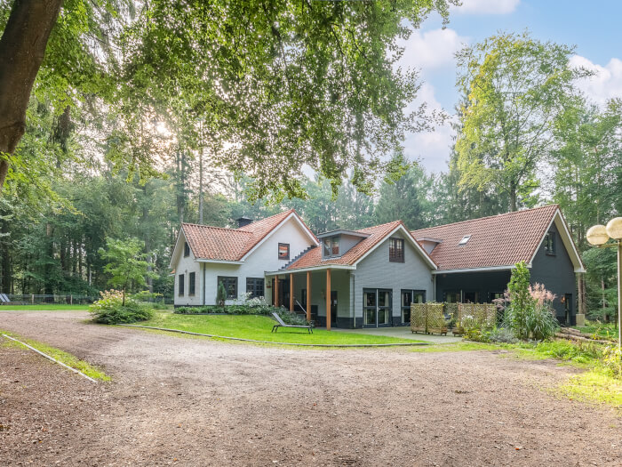 Vakantiewoning in Vierhouten (Gelderland) voor 24 personen met 12 slaapkamers.