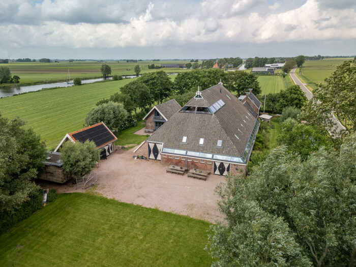 Vakantiewoning in Wyns (Friesland) voor 29 personen met 10 slaapkamers.