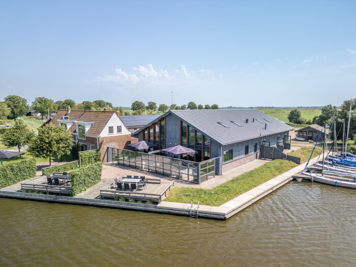 Vakantiewoning in Gaastmeer (Friesland) voor 20 personen met 8 slaapkamers.