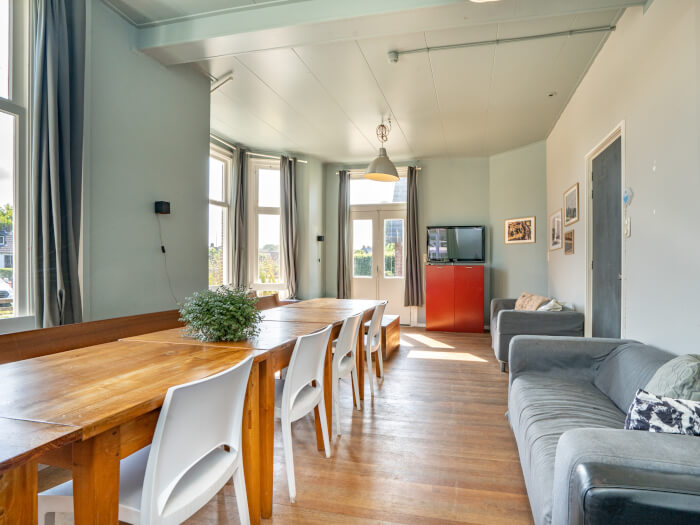 Vakantiewoning in Langweer (Friesland) voor 27 personen met 12 slaapkamers.