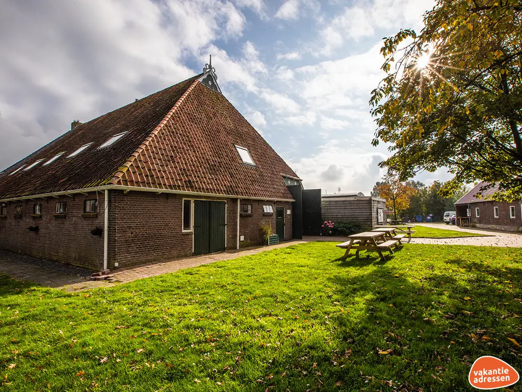 Vakantiewoning in Heeg (Friesland) voor 25 personen met 5 slaapkamers.