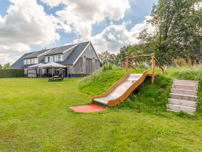 Vakantiewoning in Haaksbergen (Overijssel) voor 24 personen met 7 slaapkamers.