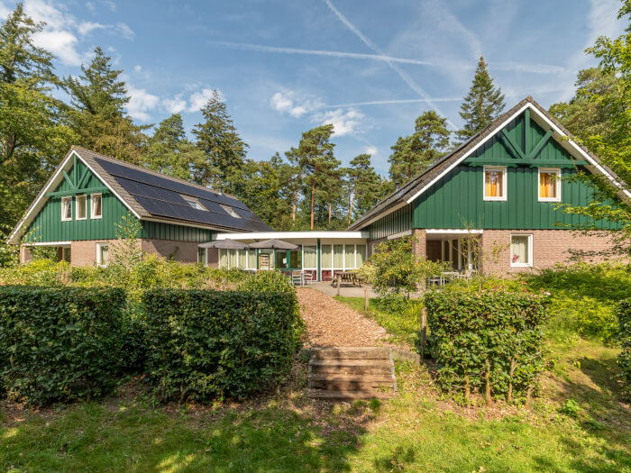 Vakantiewoning in Ommen (Overijssel) voor 28 personen met 14 slaapkamers.