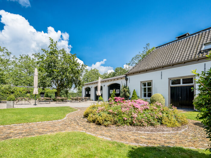Vakantiewoning in Oijen (Noord-Brabant) voor 62 personen met 25 slaapkamers.
