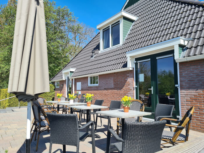 Vakantiewoning in De Veenhoop (Friesland) voor 15 personen met 6 slaapkamers.