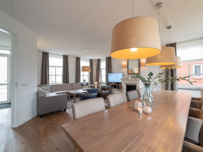Vakantiewoning in Colijnsplaat (Zeeland) voor 20 personen met 10 slaapkamers.