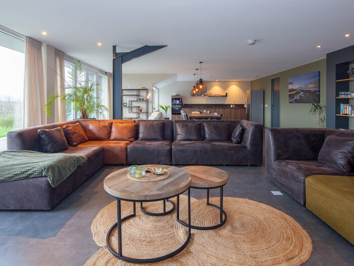 Vakantiewoning in Zuidzande (Zeeland) voor 16 personen met 7 slaapkamers.