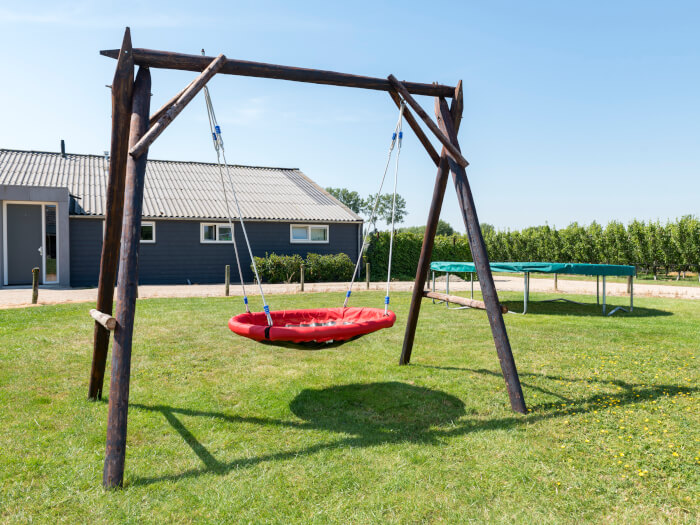 Vakantiewoning in Zuidzande (Zeeland) voor 16 personen met 7 slaapkamers.