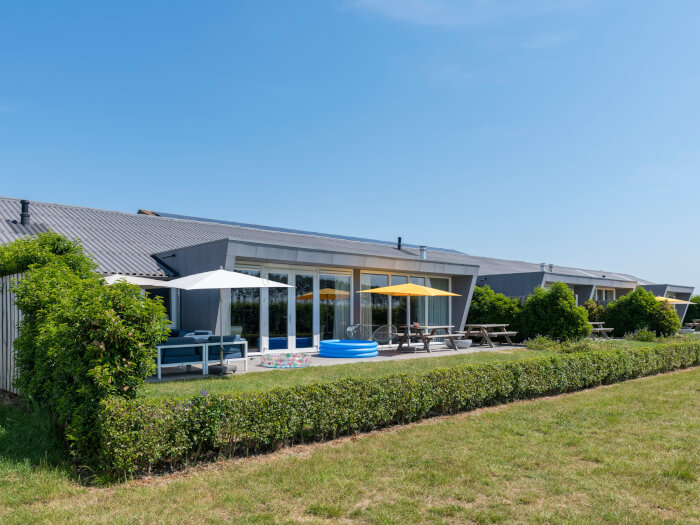 Vakantiewoning in Zuidzande (Zeeland) voor 16 personen met 7 slaapkamers.