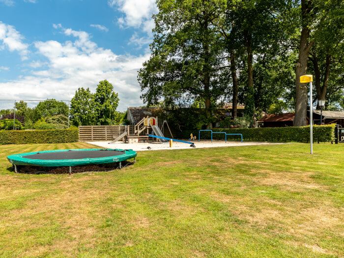 Vakantiewoning in Zuidwolde (Drenthe) voor 44 personen met 19 slaapkamers.