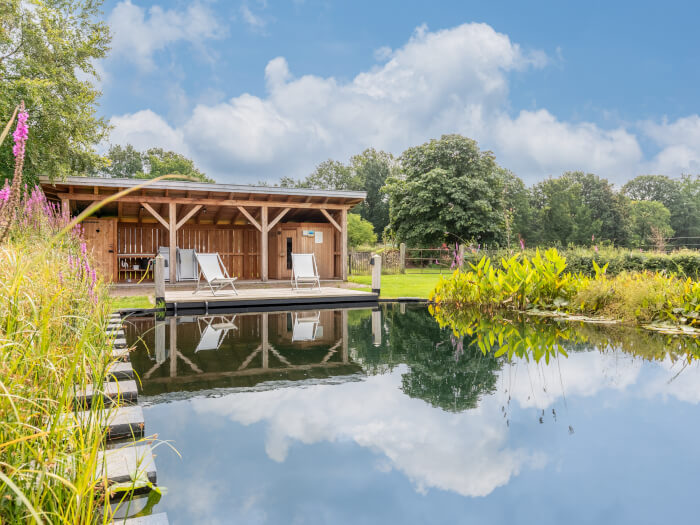Vakantiewoning in Otterlo (Gelderland) voor 30 personen met 11 slaapkamers.