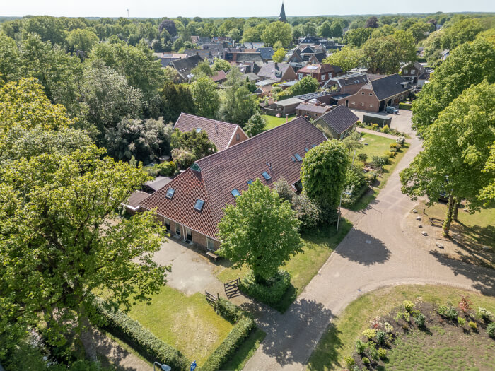 Vakantiewoning in Diever (Drenthe) voor 42 personen met 19 slaapkamers.