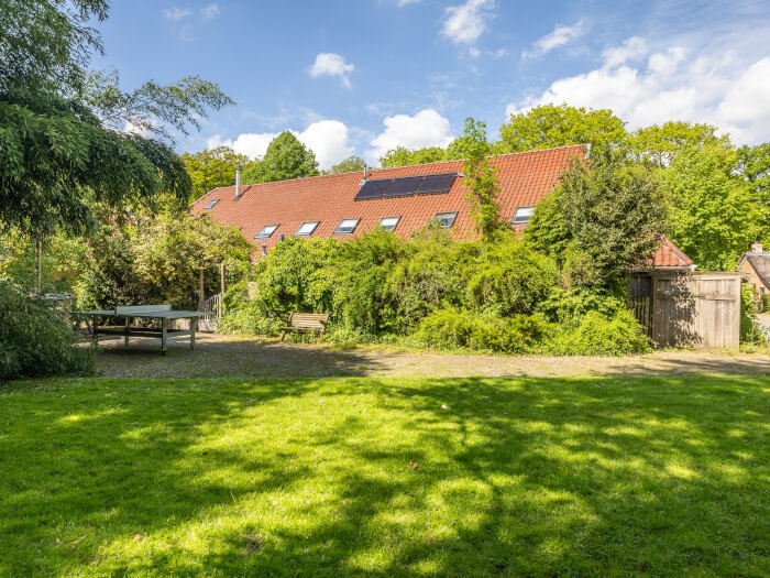 Vakantiewoning in Diever (Drenthe) voor 42 personen met 19 slaapkamers.