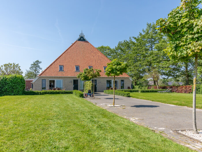 Vakantiewoning in Snikzwaag (Friesland) voor 20 personen met 8 slaapkamers.