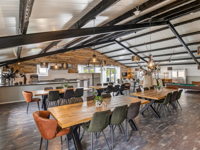 Vakantiewoning in Oosterblokker (Noord-Holland) voor 34 personen met 14 slaapkamers.