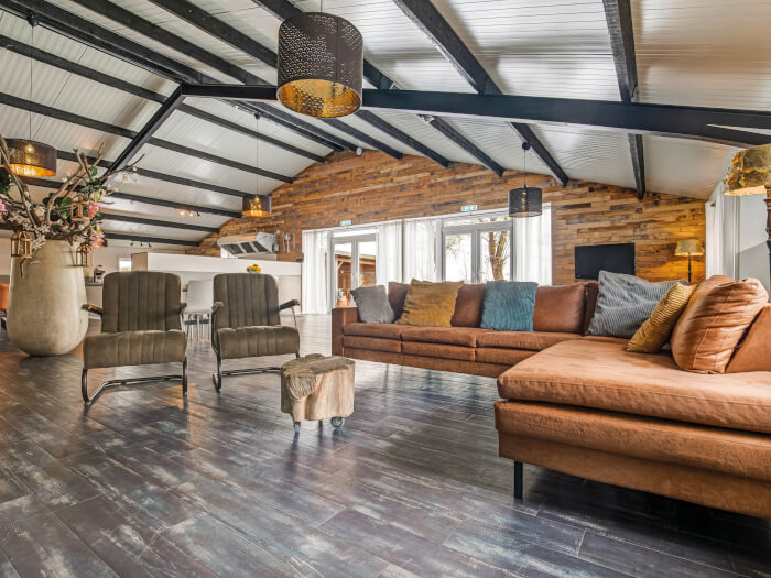 Vakantiewoning in Oosterblokker (Noord-Holland) voor 34 personen met 14 slaapkamers.