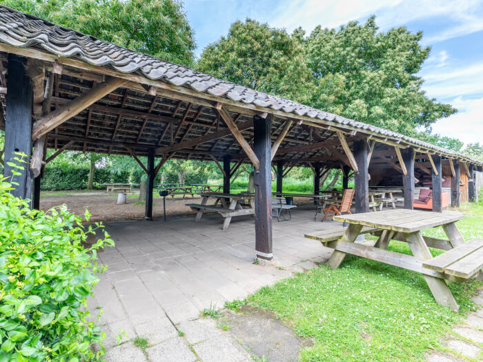Vakantiewoning in Zevenaar (Gelderland) voor 80 personen met 20 slaapkamers.