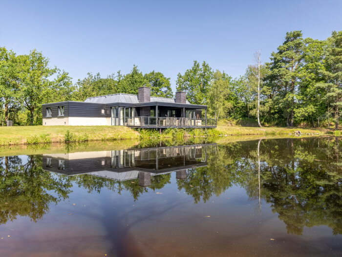 Vakantiewoning in Denekamp (Overijssel) voor 24 personen met 12 slaapkamers.