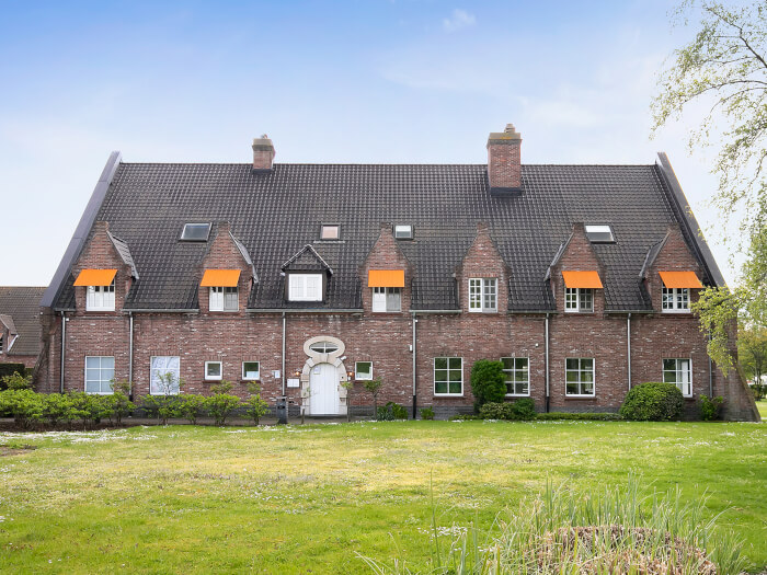 Vakantiewoning in Zelzate (Oost-Vlaanderen) voor 53 personen met 26 slaapkamers.