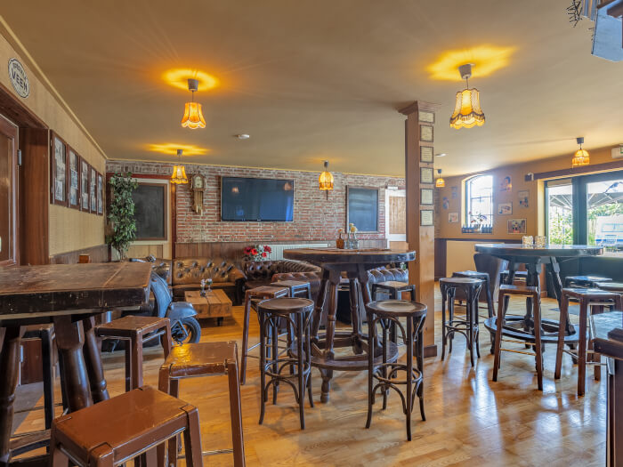 Vakantiewoning in Bierum (Groningen) voor 68 personen met 19 slaapkamers.