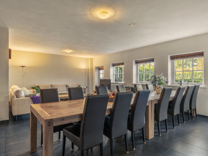 Vakantiewoning in Oosterhout (Noord-Brabant) voor 16 personen met 6 slaapkamers.
